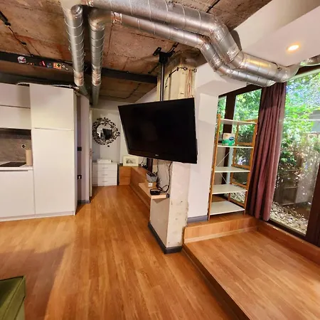 Funky And Modern Studio Lägenhet