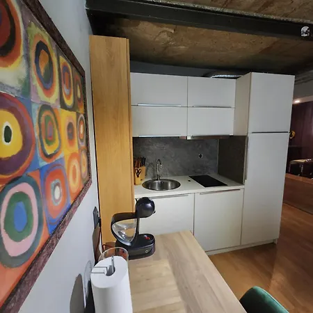 Funky And Modern Studio Lägenhet *